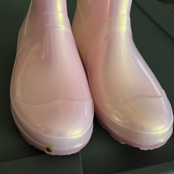 Kids pink rain boots NEW. - Picture 2 of 4